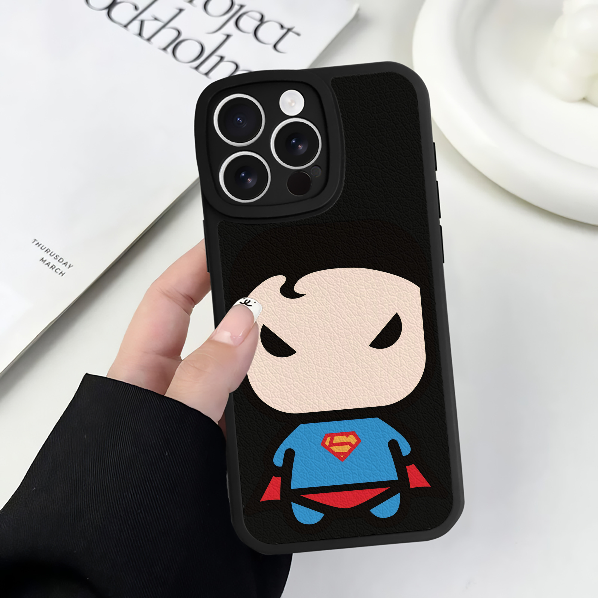 （画像用） アベンジャーズ The Avengers 【iPhone 16シリーズ対応】シリコンスマホケース（レザー調） 材質：シリコン